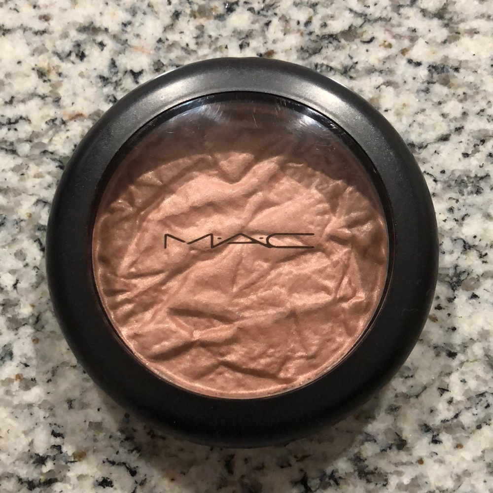MAC Special Reserve Highlight Powder in Rose Ole